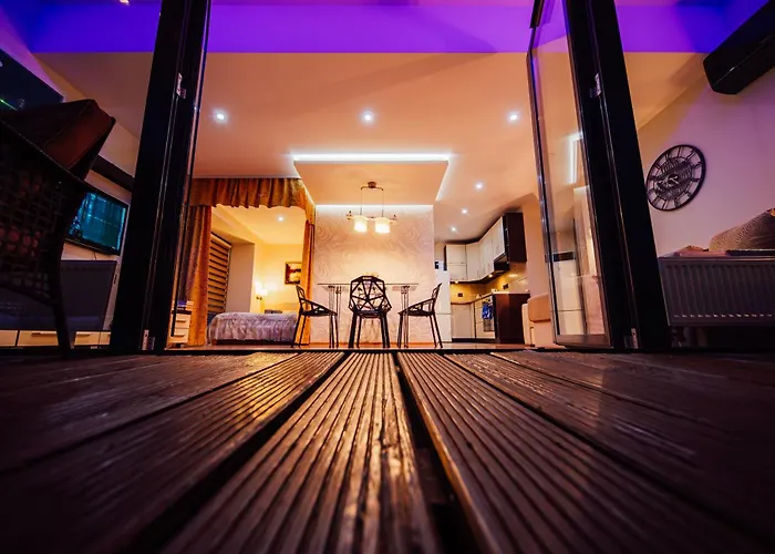 Juros Akys 9th Floor פלאנגה